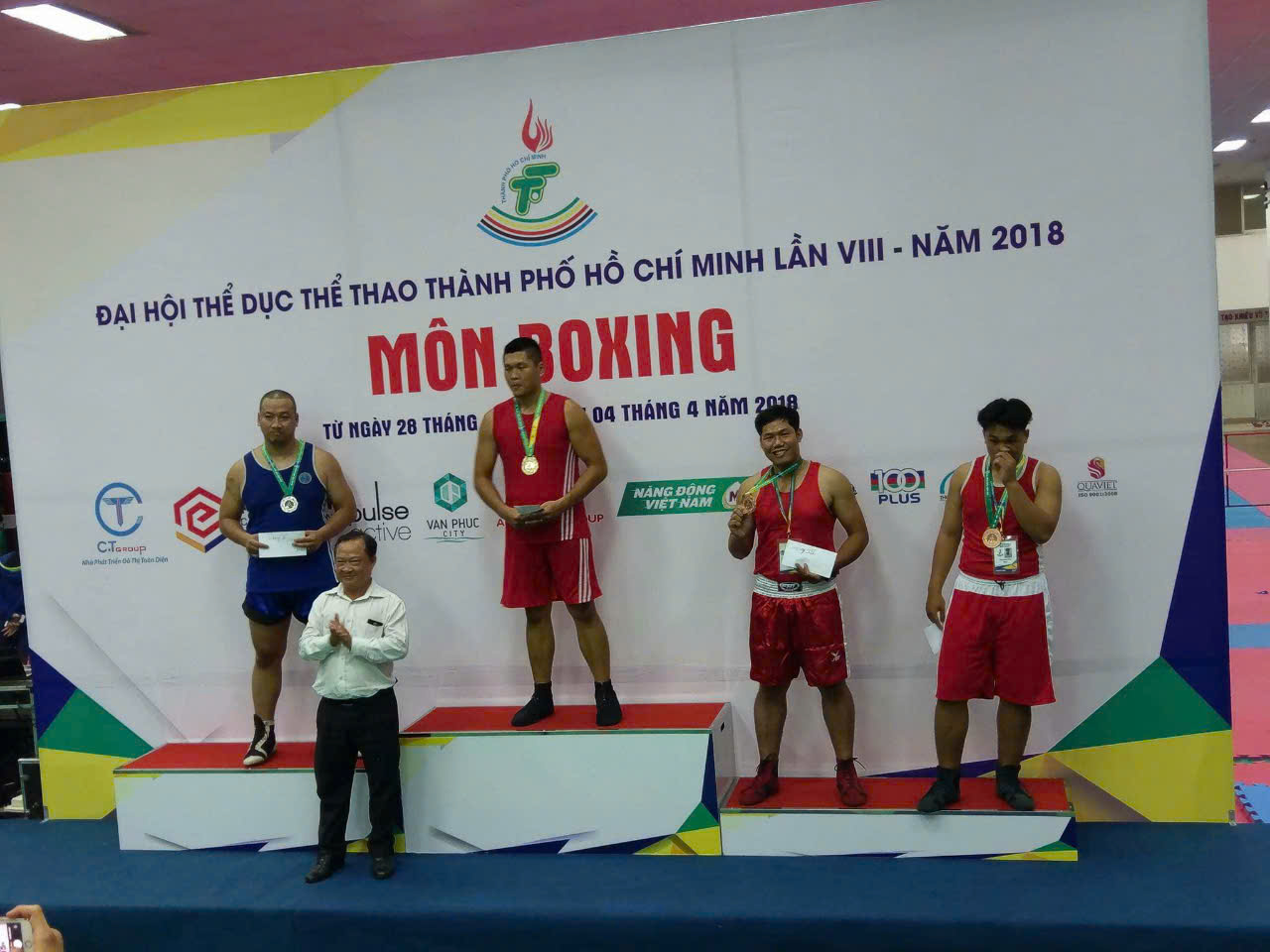 BẢO VỆ, VỆ SỸ ĐƯỢC HUẤN LUYỆN BOXING - BẢO VỆ THÀNH ĐẠI NAM